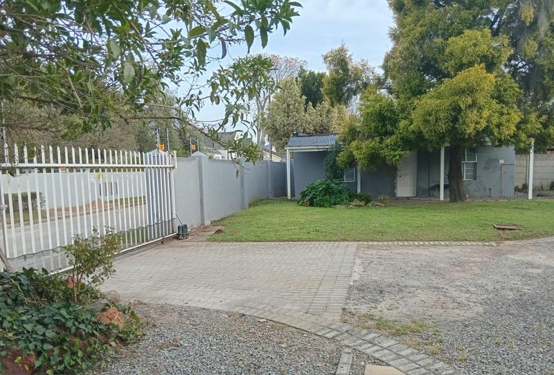 To Let 1 Bedroom Property for Rent in Grahamstown Eastern Cape